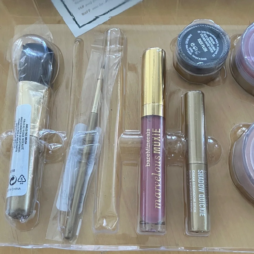 bareMinerals Divine Decadence Purely Neutral Palette - Green & Gold Design NEW - Picture 9 of 9